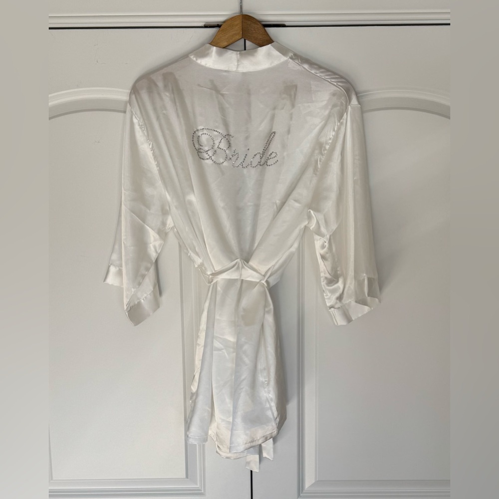 NEW Satin Rhinestone Bride Robe White NWOT Bridal Robe Classy Bride Silk… - Picture 5 of 10